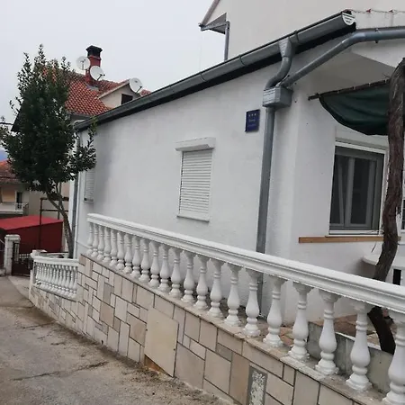 Spacious With Large Parking Lot *