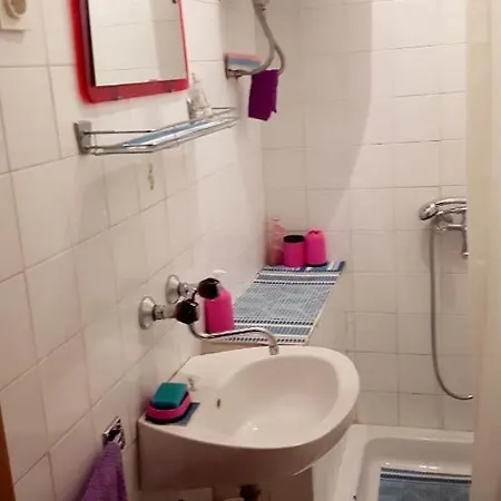 Spacious With Large Parking Lot Апартаменты