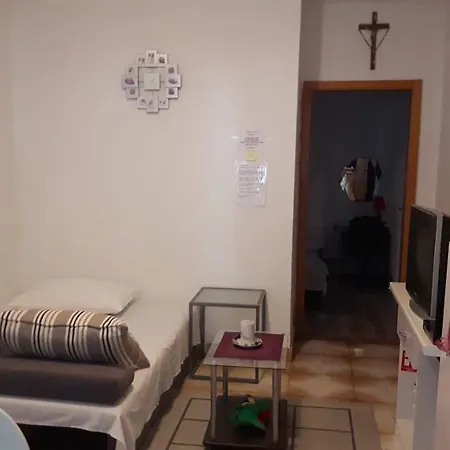 Апартаменты Spacious With Large Parking Lot *